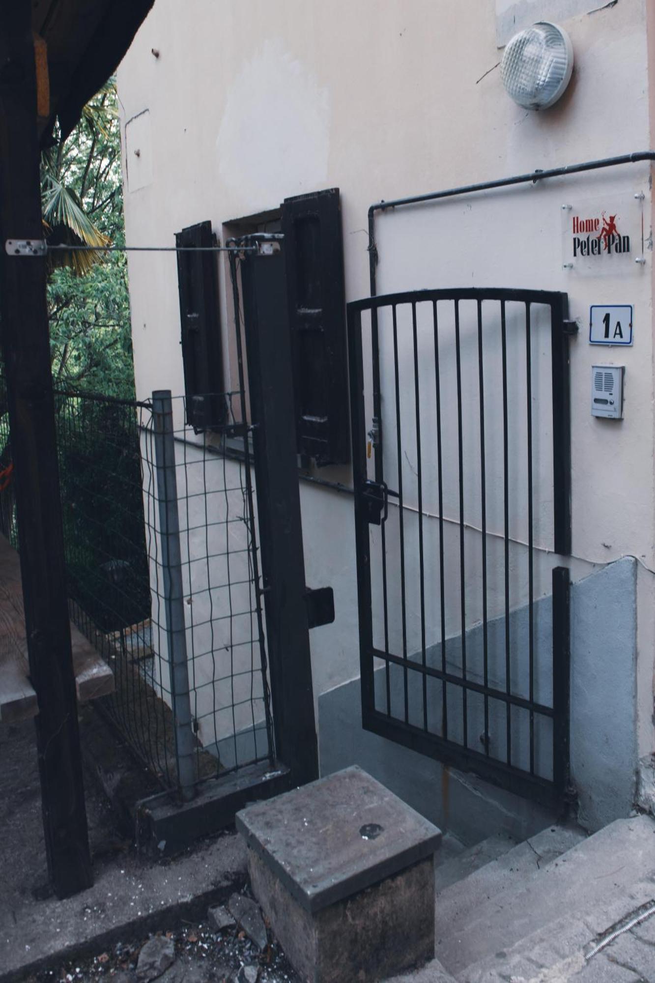 Home Peterpan, B&B Direttamente Sulla Piazza Casal Fiumanese Bagian luar foto